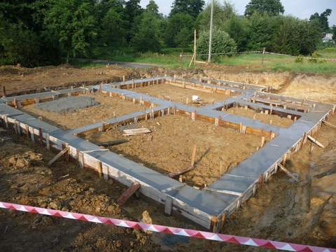 ławy fundamentowe zabetonowane