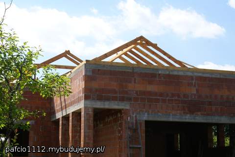z tej strony dach wydaje się płaski, ale tak nie jest