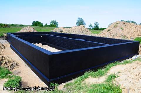 Jeszcze tylko kwestia drenażu i obsypujemy i zasypujemy...