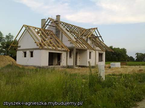 z daleka fajnie wygląda dom to ja kuba:)